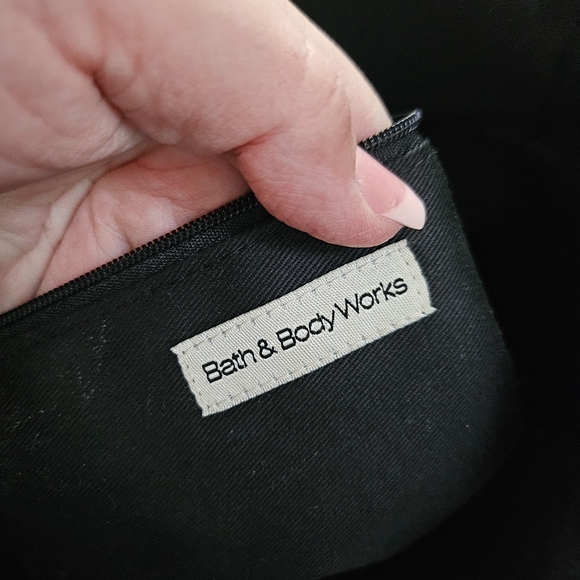 Bath & Body Works White Shoulder Bag with Detachable Clutch - Picture 10 of 11